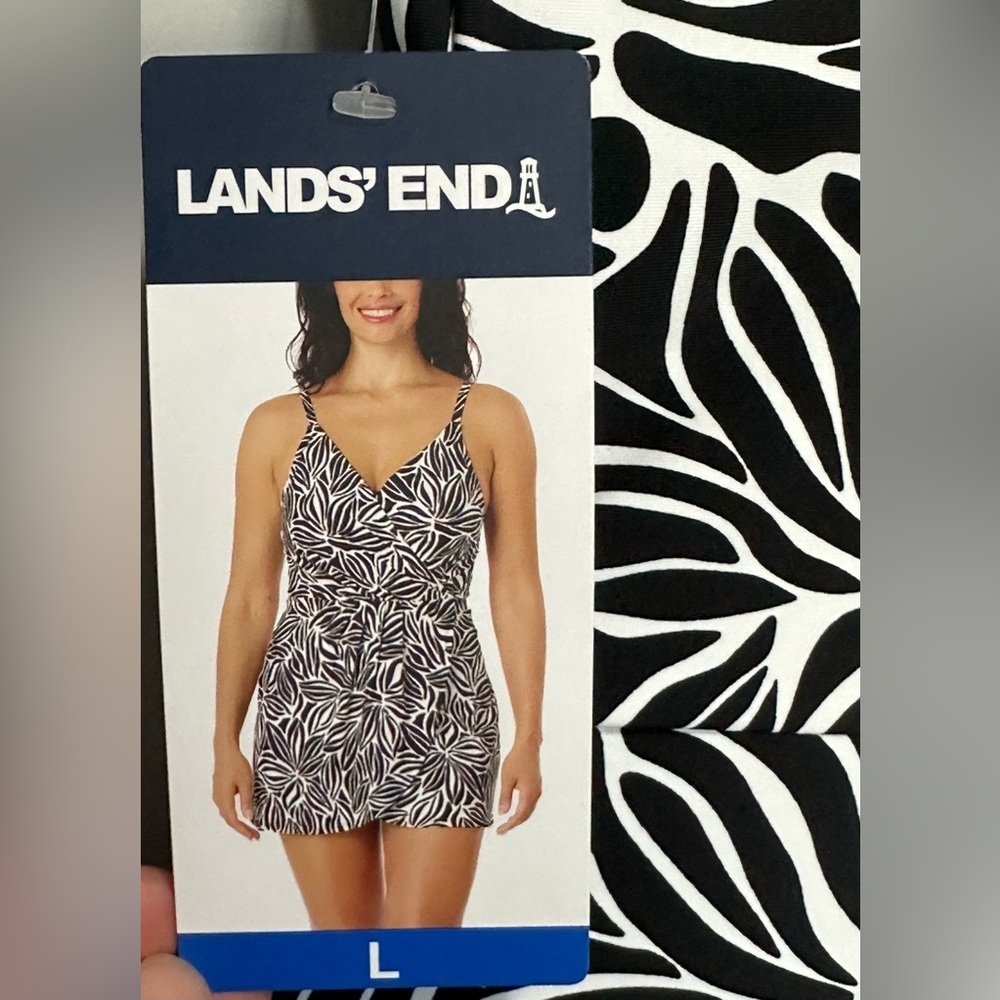 ☀️NWT Lands' End Women’s V-Neck Tulip Wrap Swim Dress – Sizes L☀️ - Picture 7 of 14